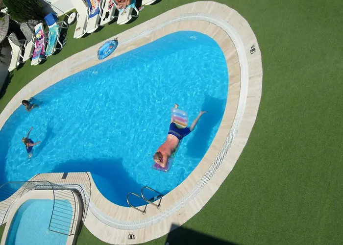 Apartmanhotel Ozukara 1 3*